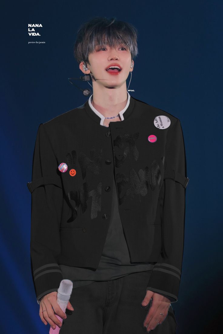 WlIIBU's tweet image. ⠀⠀⠀

Cue card diturunkan dan Gamaniel mengendarkan pandang untuk terakhir kalinya, “Dan dengan ini seluruh rangkaian acara REVÉLLE Debut Showcase : Reveal Your Wings resmi berakhir.” Ucapnya sambil menunduk kilas.

⠀⠀⠀