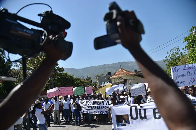 À l’occasion de la Journée internationale de la liberté de la presse, ce 3 mai 2025, l’Union européenne a réaffirmé son engagement en faveur d’une presse libre et indépendante en Haïti. Elle a salué le courage des journalistes haïtiens face aux menaces et annoncé le lancement