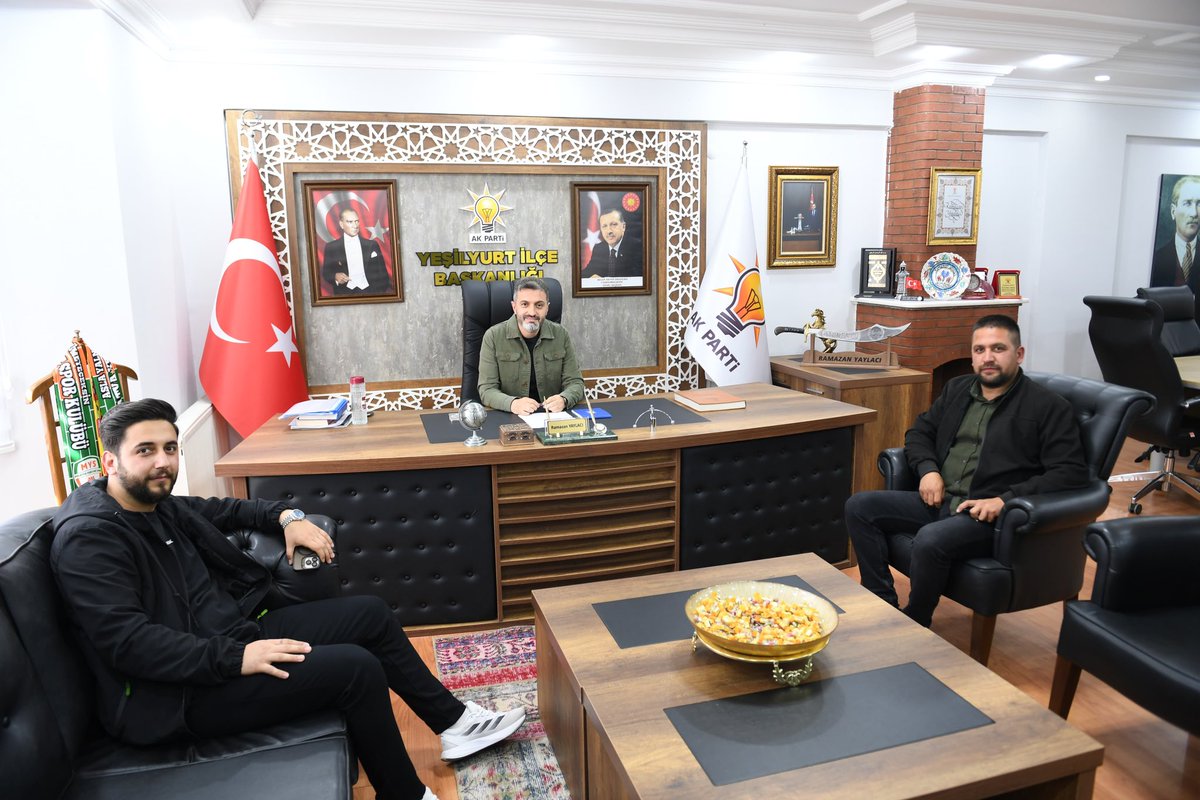 ramazanyaylaci's tweet photo. 📍AK Parti #Yeşilyurt İlçe Başkanlığı

#Çavuşoğlu Mahalle Muhtarımız Ferhat Dönmez ve Milliyetçi Hareket Partisi mahalle temsilcisi Deniz Kayıkçı’yı parti binamızda misafir ettik. 

Ziyaretlerinden ötürü kendilerine teşekkür ediyorum. https://t.co/ICmfH1BVbC