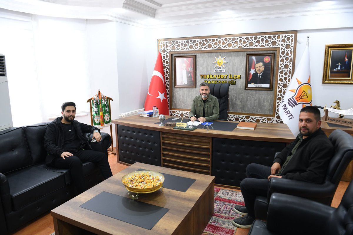 ramazanyaylaci's tweet photo. 📍AK Parti #Yeşilyurt İlçe Başkanlığı

#Çavuşoğlu Mahalle Muhtarımız Ferhat Dönmez ve Milliyetçi Hareket Partisi mahalle temsilcisi Deniz Kayıkçı’yı parti binamızda misafir ettik. 

Ziyaretlerinden ötürü kendilerine teşekkür ediyorum. https://t.co/ICmfH1BVbC
