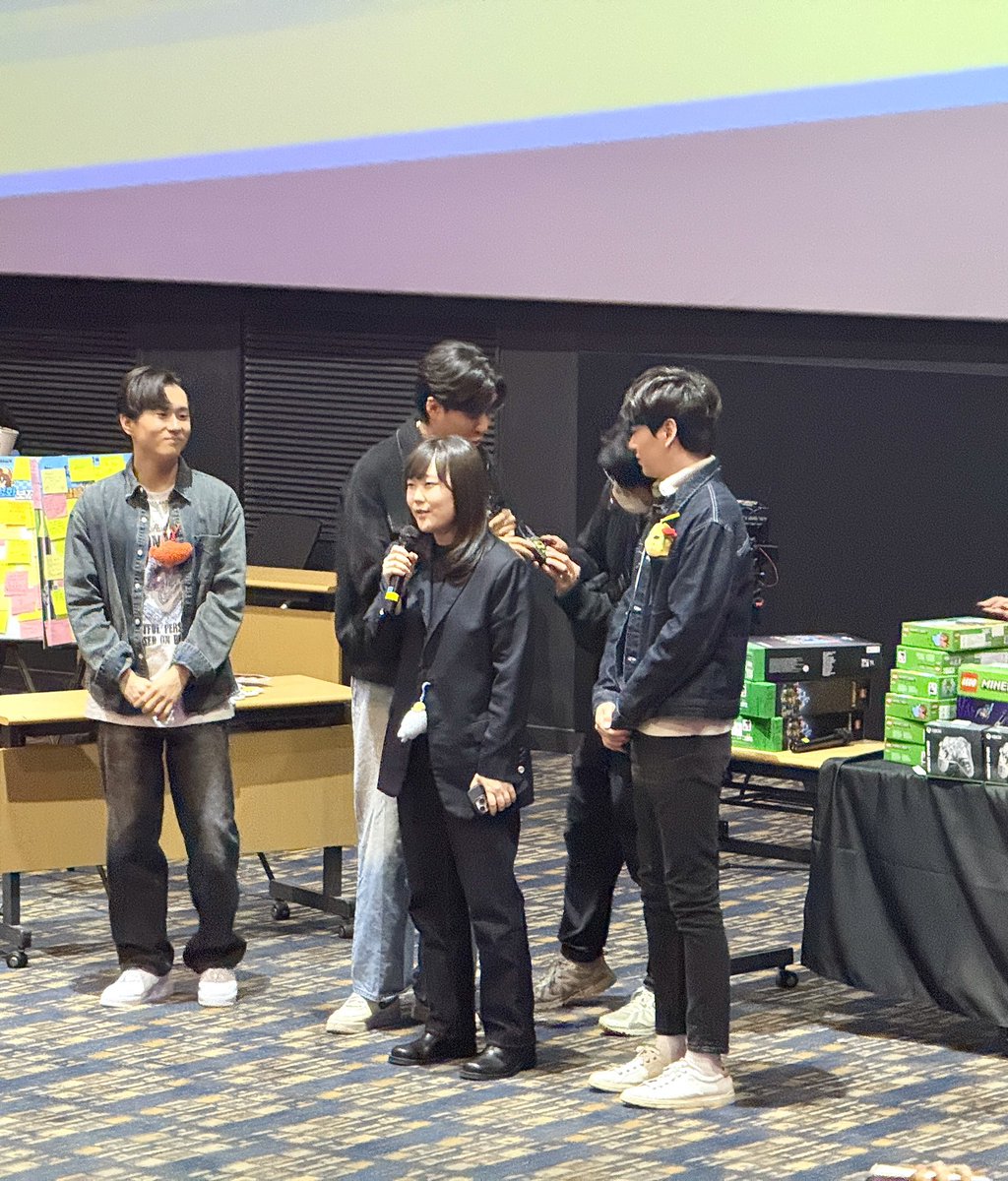 느앙 tweet media