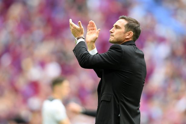 muporpablo's tweet photo. Frank Lampard acaba de meterse en playoff de ascenso a Premier League con el @Coventry_City

La última vez que alcanzó esta fase como entrenador llegó a la final en Wembley con su Derby County. Cayó 2-1 ante el  Aston Villa de Grealish.

Ahora en semir les toca el Sunderland 👀 https://t.co/5xNOMLDQRr