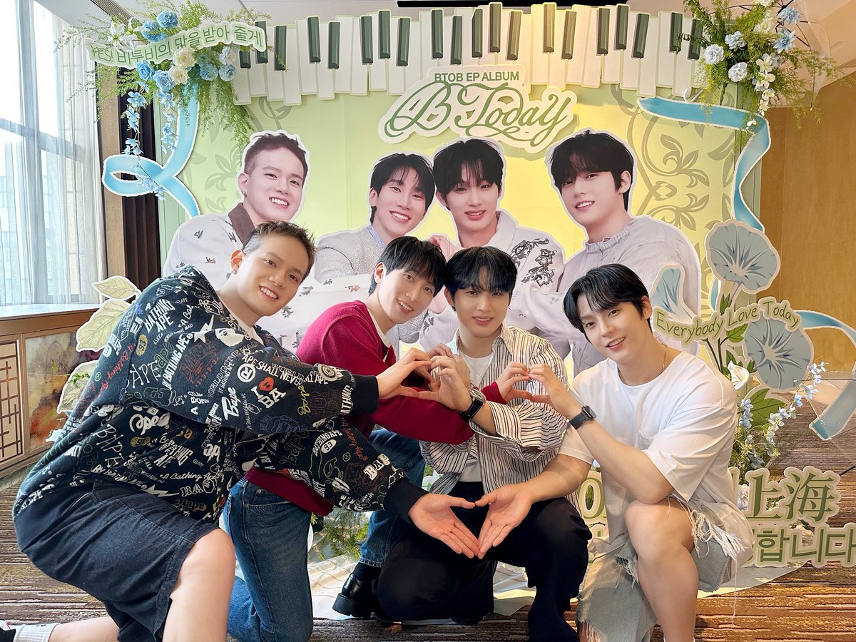 BTOBCOMPANY's tweet photo. [📂]

📂 B:CHIVE
└📁 250503 #BTODAY 팬사인회

세상에서 가장 좋아하는 단어

사랑해? 아니
귀여워? 아니

⊹. (˵´³`(˶ᵔ𖥦ᵔ˶)˚. ⊹ 비투비! ･ﾟ｡

#비투비 #BTOB
#BECOMING_PROJECT
#BTODAY
#LOVETODAY
#서은광 #SEOEUNKWANG
#이민혁 #LEEMINHYUK
#임현식 #LIMHYUNSIK
#프니엘 #PENIEL https://t.co/ZhyoD2jF7I