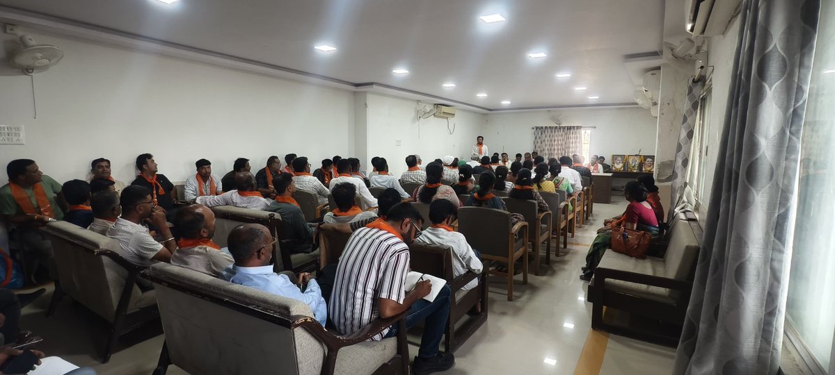 mrpithiya's tweet photo. આજરોજ ગીરસોમનાથ જિલ્લાના વેરાવળ ખાતે વેરાવળ તાલુકામાં આવતી નદીઓના વિકાસ માટે દેવકા નદી જળસંચય રીવરફ્રન્ટ વિકાસ સમિતિની બેઠક યોજાઈ.
આ બેઠકમાં નદીના કાંઠાના વિસ્તારોમાં સફાઈ અભિયાન, વૃક્ષારોપણ, રિવરફ્રન્ટ ડેવલોપમેન્ટ અને જળસંચય વધારવા માટેના પ્રસ્તાવ પર ચર્ચા થઈ. https://t.co/6IrbC2g1yK