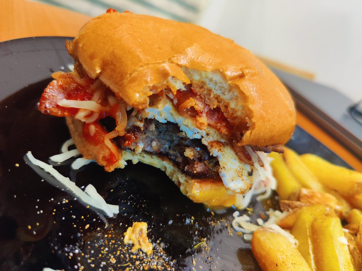 FlaviusTheodor's tweet image. Finished cooking and devouring this MICI burger
Now time to stream

LIVE with M+ fiesta 
twitch.tv/ciaciux