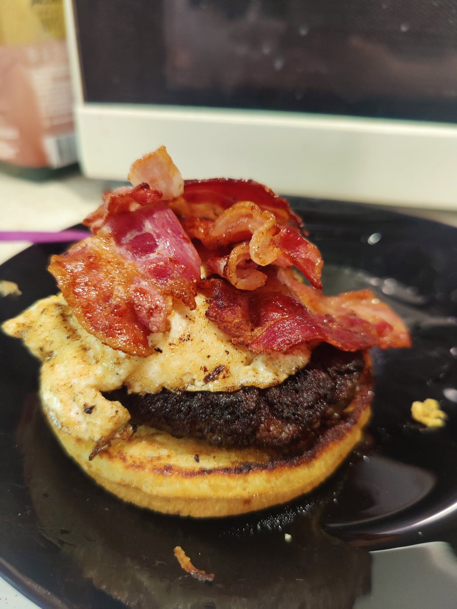 FlaviusTheodor's tweet image. Finished cooking and devouring this MICI burger
Now time to stream

LIVE with M+ fiesta 
twitch.tv/ciaciux
