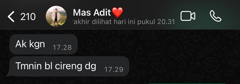guttaperchaaa's tweet photo. Pacarku bener-bener lupa caranya LDR https://t.co/JiSbL6hYYx