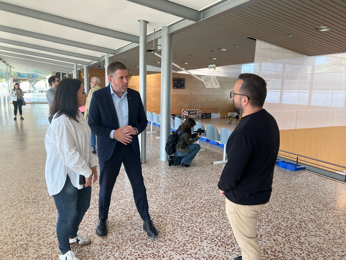 🙌Aquesta setmana ens hem trobat amb l’alcaldessa i l’equip municipal de Pineda de Mar, per intercanviar propostes per millorar els equipaments i l’impuls d’una oferta esportiva de qualitat per a tota la ciutadania

També visitem el complex de Can Xaubet

Gràcies🤝

#EsportsDIBA