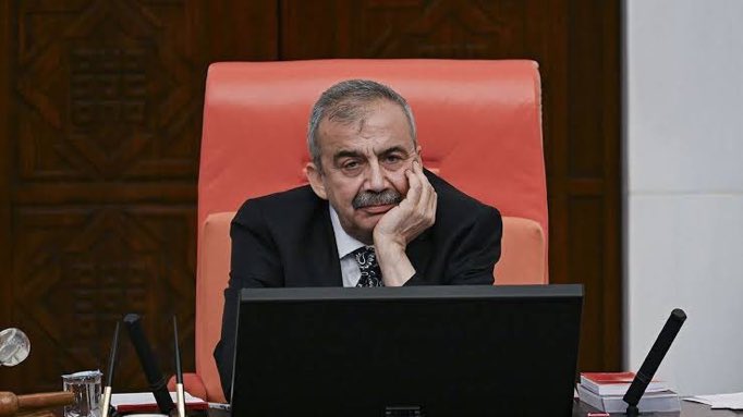 Milyonlarca insan gibi barışa özlem duyarak gitti… 

Onlara en büyük borcumuz da barış… 

✨