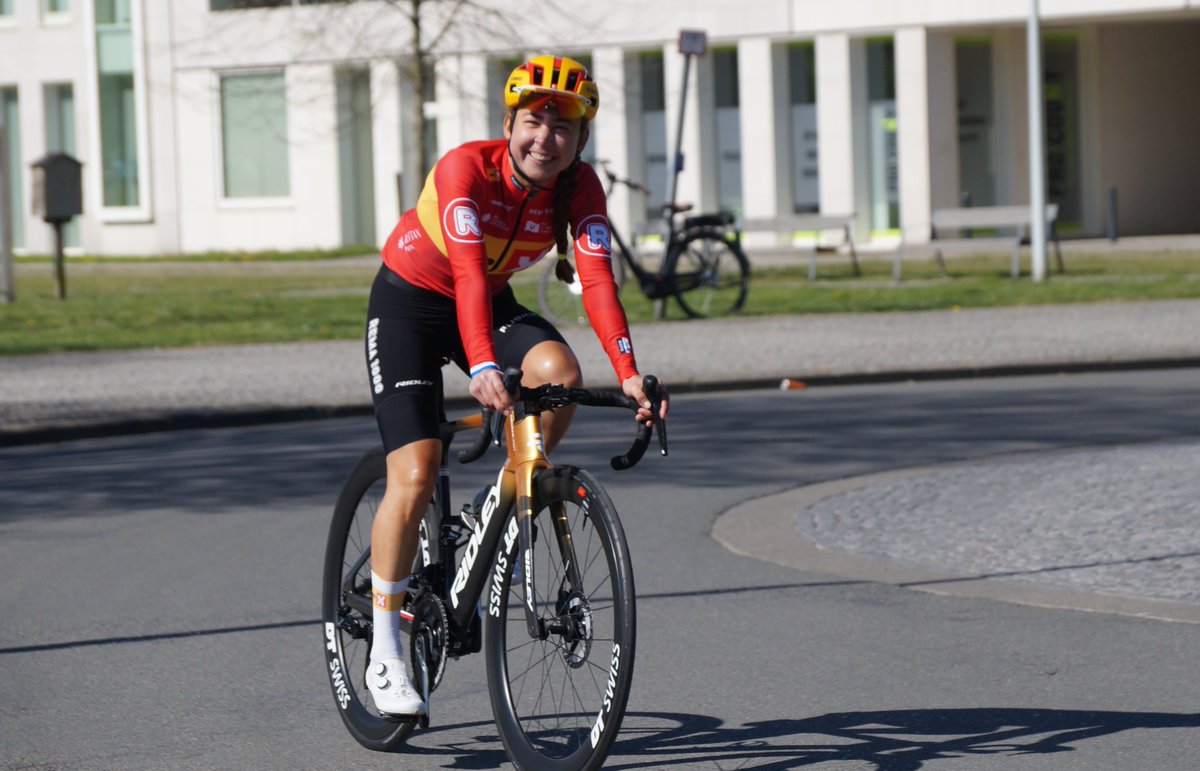 Met <a href="/UnoXteam/">Uno-X Mobility Cycling</a> klaar voor <a href="/LaVueltaFem/">La Vuelta Femenina by Carrefour.es</a>! Eerste rit is een ploegentijdrit over 8,1 km in Barcelona. 🔥 #LaVueltaFemenina

anouskakoster.nl/van-de-klassie…