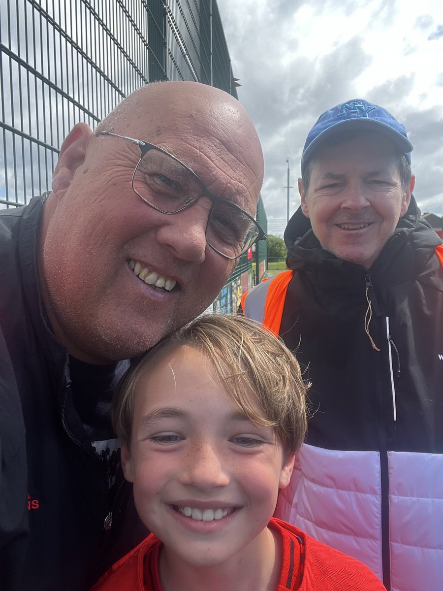 Great for me and Harley to meet up with <a href="/TonyIncenzo/">Tony Incenzo TV/Radio football reporter 🇮🇹 🇮🇪</a> before todays <a href="/nwcfl/">The NWCFL ⚽️</a> play off final between <a href="/lowerbreck/">LOWER BRECK FC</a> and <a href="/Padiham_FC/">Padiham Football Club</a>