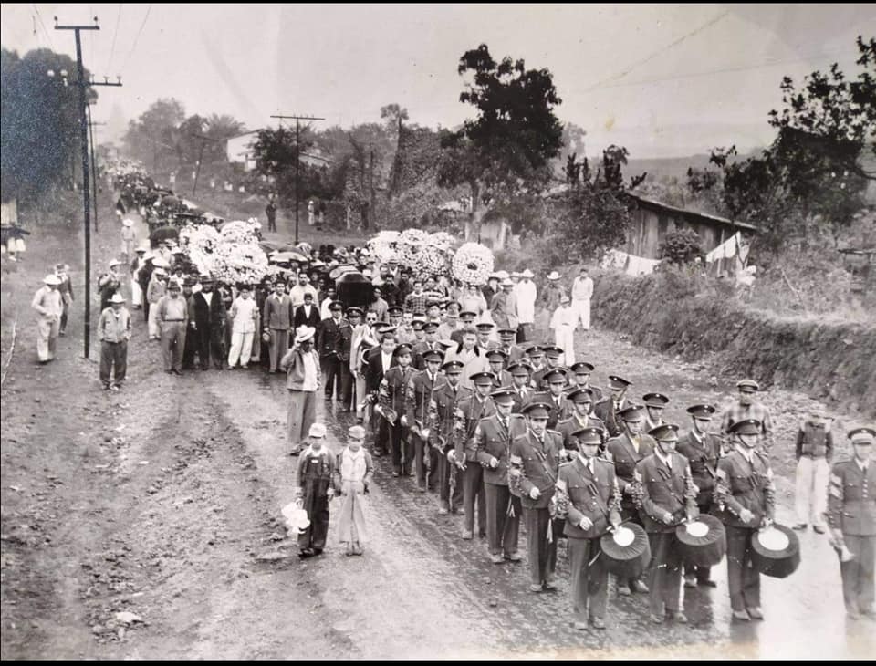 Crisóforo Cortés: un obrero con conciencia en la Xalapa de los albores del siglo XX.
Su ingreso a la Logia Alborada No. 2 demuestra no solo su capacidad intelectual, sino también la permeabilidad ideológica que ciertas organizaciones como la masonería...
…barriodesanbrunoenxalapa.blogspot.com/2025/05/crisof…