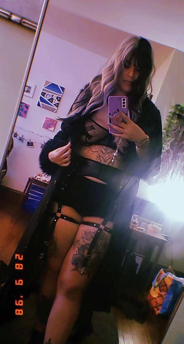 FemmeFoxxJ tweet media