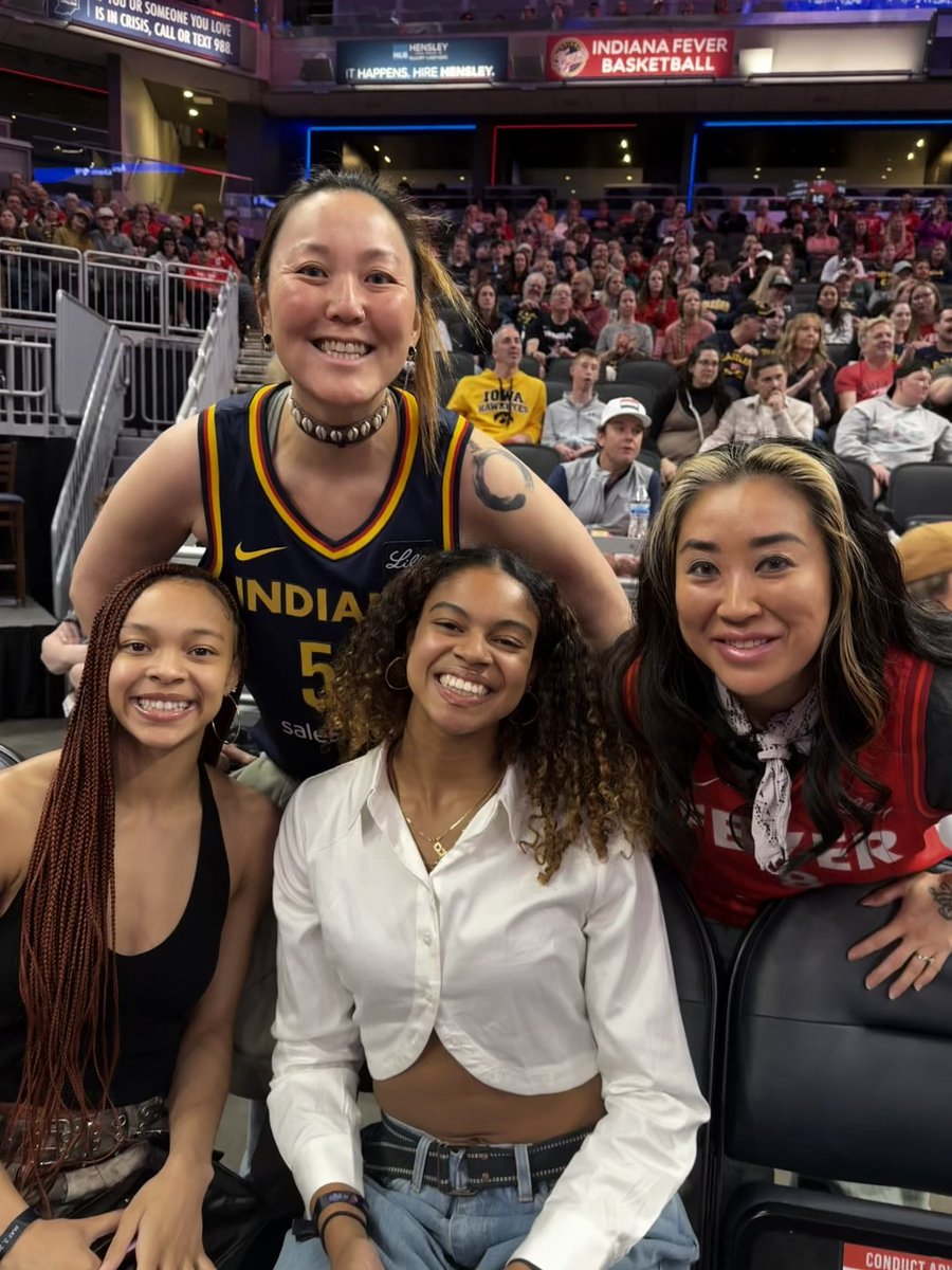 Just enjoying the Fever v. Mystics Preason game and look who we ran into. 🤩