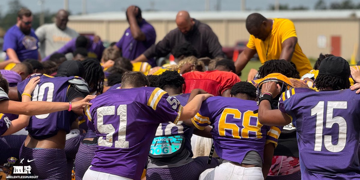 CHSTigerPride_'s tweet image. Faith and Football…….. 🙏 🏈

Day 6 Loading…

#ZooLife
#RelentlessPursuit