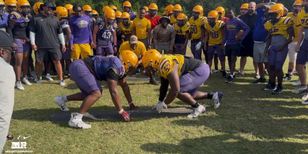 CHSTigerPride_'s tweet image. Faith and Football…….. 🙏 🏈

Day 6 Loading…

#ZooLife
#RelentlessPursuit