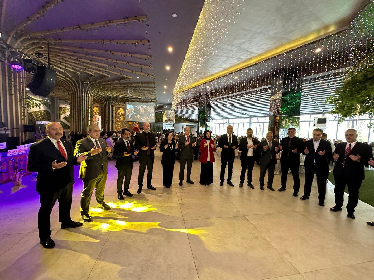 İl Kadın Kolları Başkanımız Av. Semra AKYÜZ ÖZDAĞ Belediye Başkan Yardımcımız Sn.Lemzi ÇÖPLÜ’nün Kıymetli Evladı Eren ve Melike Kardeşlerimizin Nikah Aktine şahitlik etti. Çiftimize Bir Ömür Boyu Mutluluklar Diliyor, Çöplü ve Han Ailelerine Hayırlı Olsun Dileklerimizi İletiyoruz