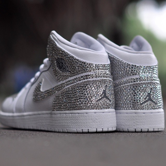 Air Jordan 1 Mid “Swarovski” Custom💎💎💎

Elegance meets streetwear. This custom AJ1 Mid is hand-embellished with over 3,000 genuine #Swarovski crystals, creating a shimmering finish that turns every step into a statement. A true blend of craftsmanship and luxury.
#TheRemade10th