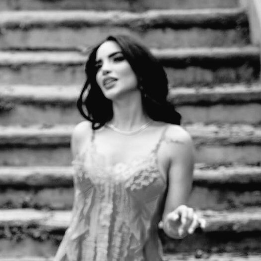 Ni en Reguetón, pop, cumbia, regional mexicano, baladas... ¡ni en nada! 

Kimberly Loaiza logra un desastroso debut de apenas 71,171 streams en Spotify.

— Se consolida como la artista mexicana con mayor fracaso en la historia de la música mexicana 🇲🇽 solo pocas!