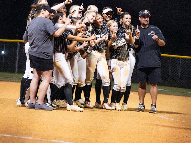 UNITED 8 CONFERENCE CHAMPS!  I’ll take my lady bears any night of the week! 
We lost the U8 conference tournament 1-2 congrats to SV. On to Playoffs and wish every U8 team the best!🤷‍♂️🫶