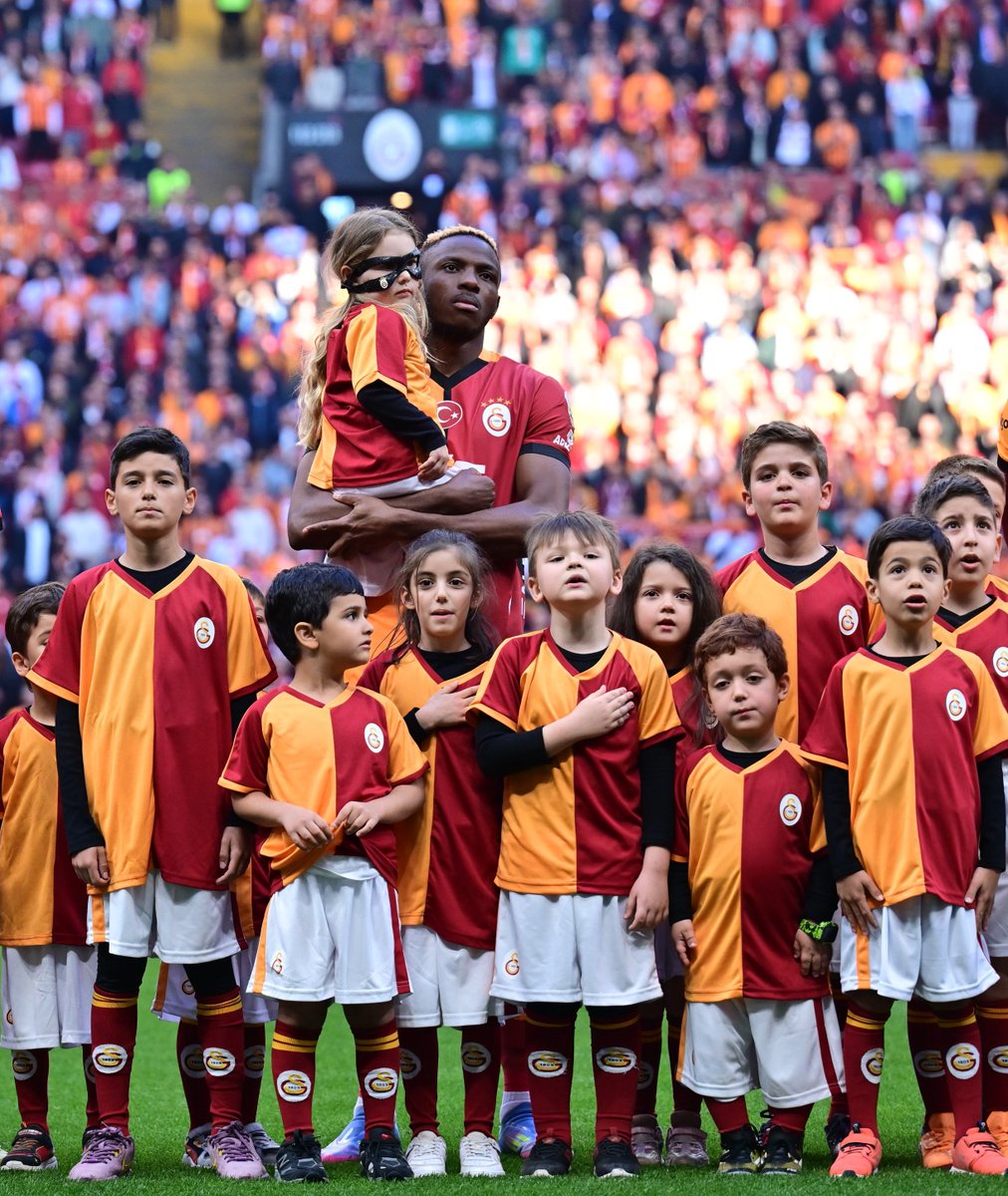 uAYurtici's tweet photo. Başarı... Para, kupa kazanmak değildir... 
İnsanların yüreğine dağlanmaktır... 
Damarında, kanında yaşarcasına...
#NesildenNesile

#uAYurtiçi https://t.co/KLiUpKLY7T