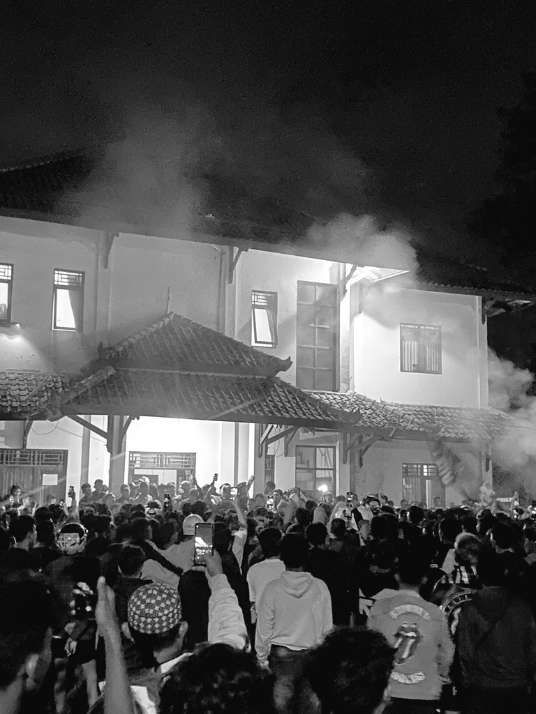 Doa kami selalu menyertai kalian PUNGGAWA ISTIMEWA, tatap laga selanjutnya gairah sepak bola jangan sampai terhenti disini.

PERSIBAT! ALEEE!