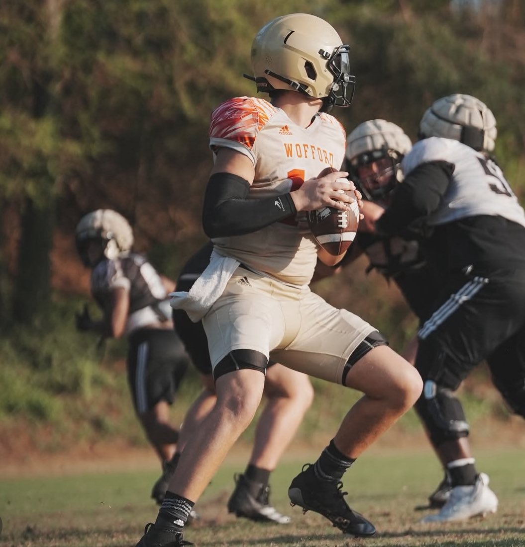 JustinAaronUH91's tweet photo. .@JtFayard the transfer from @NSUDemonsFB 

Now commanding the @Wofford_FB 

He’s back in his old colors. In high school, Fayard was a member of the @FosterFootball with similar colors. Can’t wait to see him play this fall. @nfayard4 @MWSeventySeven @SSN_Demonland @ForkEMPodcast https://t.co/DO5IagyaV1