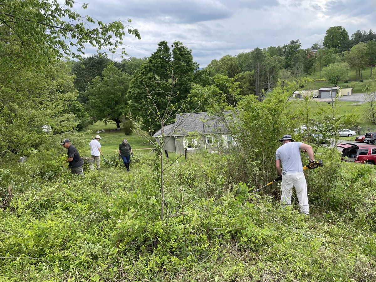 We are pitching in to help cleanup Citizens Cemetery as part of our Choice Neighborhoods activities. There is so much history to be preserved!  #partnerships ⁦<a href="/NAHROnational/">National NAHRO</a>⁩ ⁦<a href="/EadsLeads/">Randy Eads</a>⁩ ⁦<a href="/jakepholmes/">Jake Holmes</a>⁩ ⁦<a href="/HUDMidAtlantic/">HUD Mid-Atlantic</a>⁩