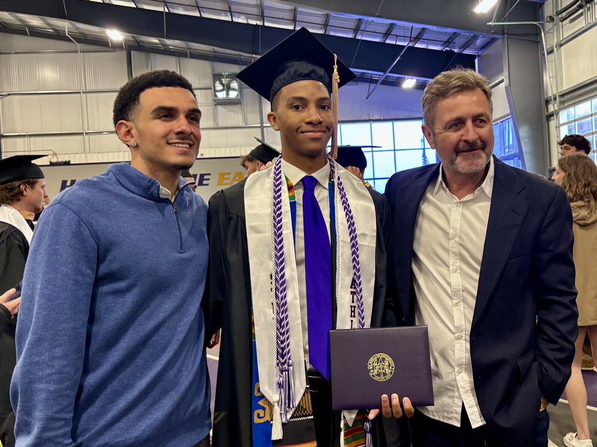 AshlandMSoccer's tweet photo. Graduation Day Ashland University #MSOCC #FlyLikeAnEagle https://t.co/oEmxUEsVbo
