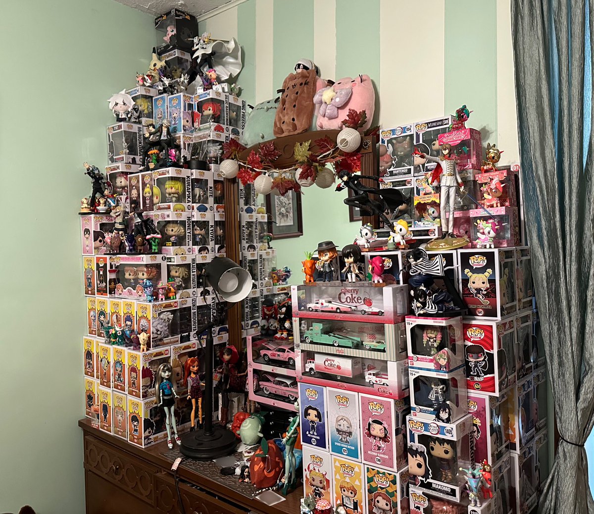 spookiepie_'s tweet image. Oh I can’t wait to get my own place and be able to organize this mess of a collection properly. I at least had to get it somewhat organized. Just a ✨collector of 10+ years✨ thing (this ain’t even the full collection lol)
#SpookiePie #MonsterHigh #FunkoPop #DollTwt