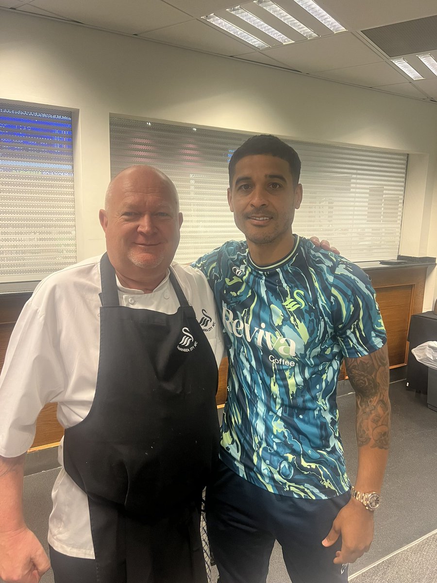 Final pre match meal  this morning with two of the most amazing &amp; professional people I’ve worked with , they always gave 100% on and off the pitch 🦢
#scfcawayoflife