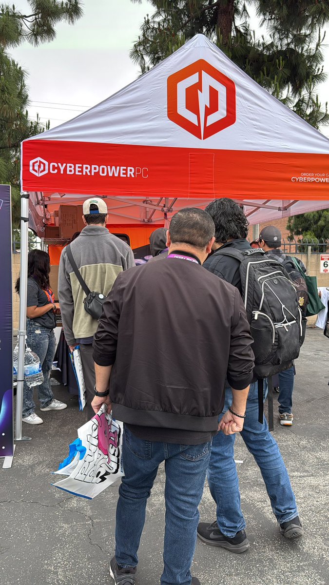 Pao_assyxD's tweet image. @CYBERPOWERPC  at #SoCalTech