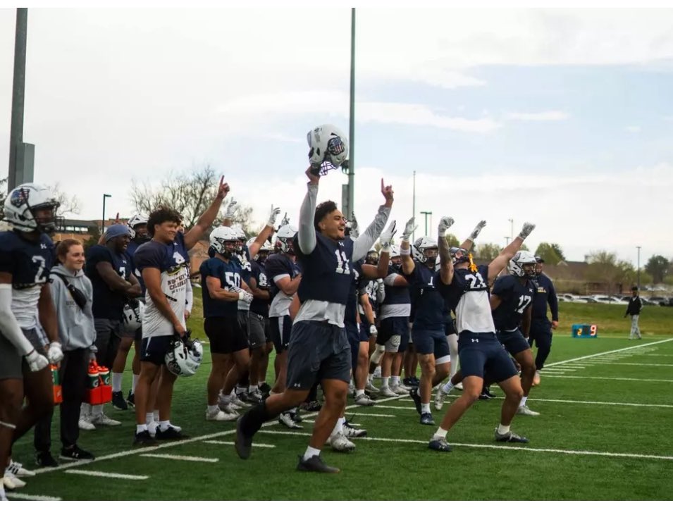 CoachATrain99's tweet image. Spring ball 25’ in the 📚. Love the #DLFAM awesome group great Men. Gonna continue to put in the daily work and SLP. Roll the Rock! #DRP #SharedJoy #VamosOsos #GetUpGreeley