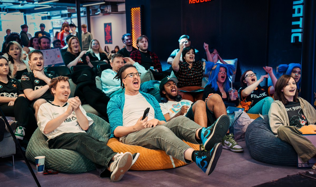 FNATIC's tweet image. Full house at Fnatic HQ for our @RedBullUK Instalock Finals Party! ✨

Best of luck to G2 Gozen &amp;amp; Falcons Vega in the Grand Finals, catch the action live at: twitch.tv/redbull!