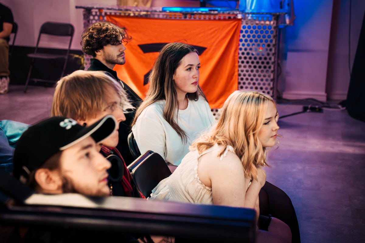 FNATIC's tweet image. Full house at Fnatic HQ for our @RedBullUK Instalock Finals Party! ✨

Best of luck to G2 Gozen &amp;amp; Falcons Vega in the Grand Finals, catch the action live at: twitch.tv/redbull!