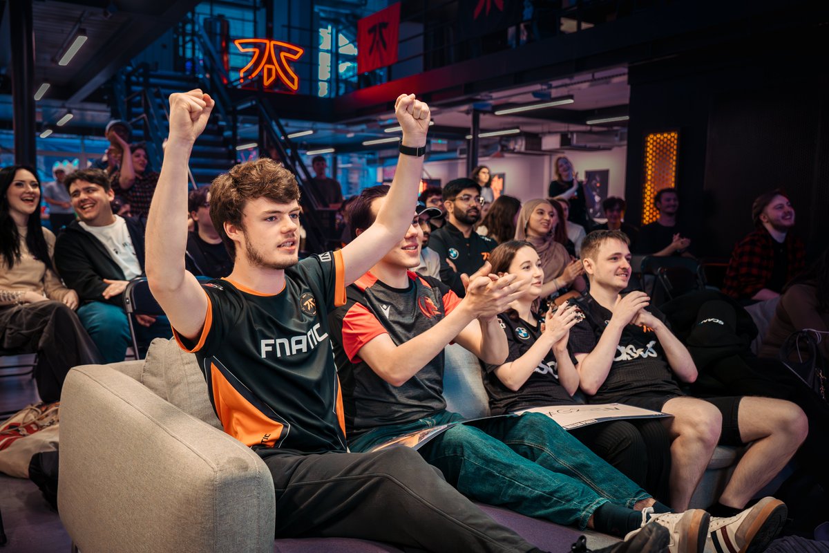 FNATIC's tweet image. Full house at Fnatic HQ for our @RedBullUK Instalock Finals Party! ✨

Best of luck to G2 Gozen &amp;amp; Falcons Vega in the Grand Finals, catch the action live at: twitch.tv/redbull!