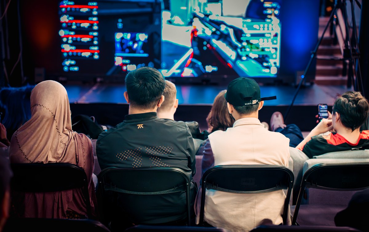 FNATIC's tweet image. Full house at Fnatic HQ for our @RedBullUK Instalock Finals Party! ✨

Best of luck to G2 Gozen &amp;amp; Falcons Vega in the Grand Finals, catch the action live at: twitch.tv/redbull!