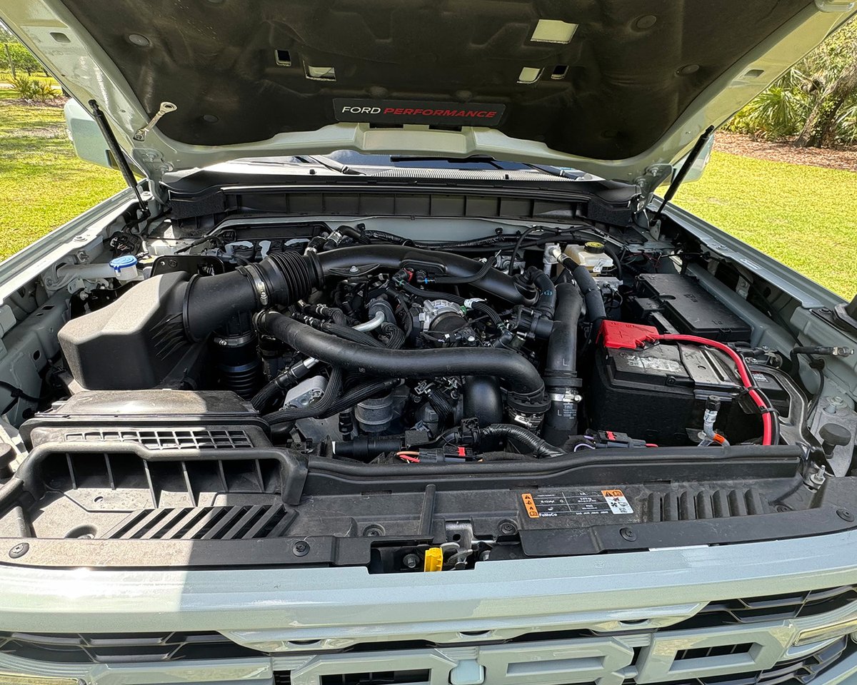Barrett_Jackson's tweet image. Ready for adventure! This custom 2023 @Ford #Bronco #Raptor is powered by a 3.0-liter #EcoBoost V6 engine paired with a 10-speed automatic transmission. It sold at the 2025 Palm Beach Auction for $104,500. 

Learn more: bit.ly/PB25TW-2023For…