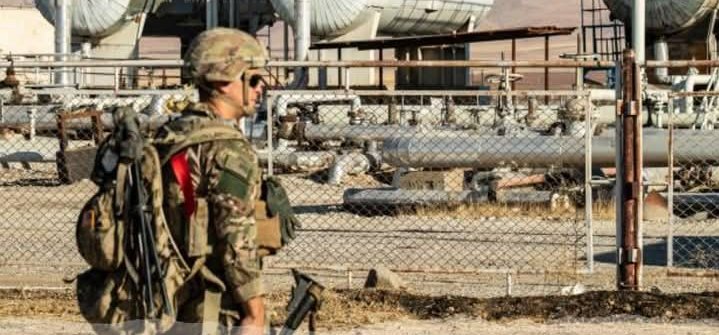 AhmadAlhameela's tweet photo. #BreakingNews
 #Syria #DeirEzzor
🛑 US aircraft destroy the military base in the Al-Omar oil field after withdrawing from it by targeting it with several airstrikes🚀🚀.

#SDF #DURZE #IRAQ #RAQQA #DAMASCUS #trumptarrifs https://t.co/9nrN6Nae2W