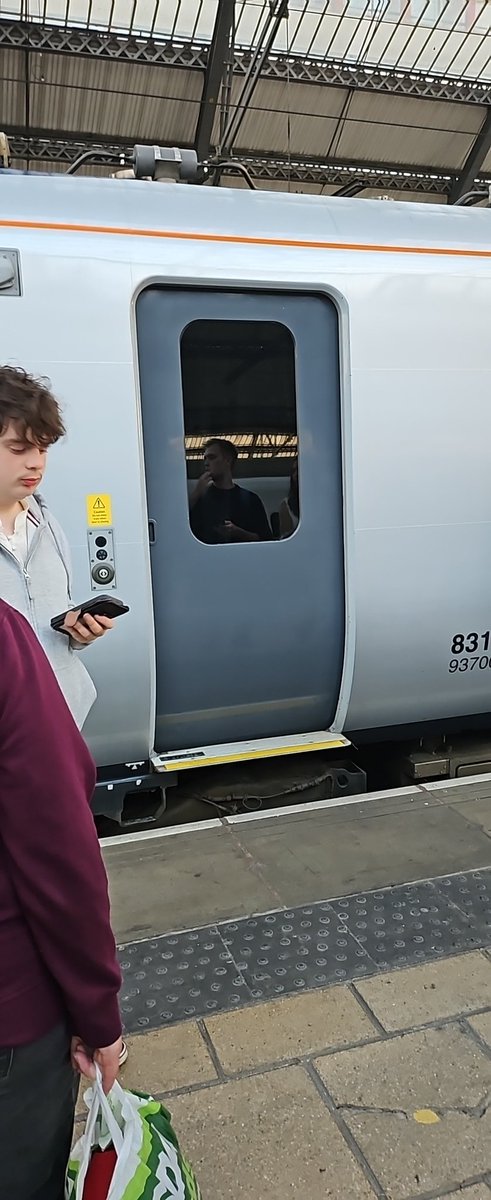 Train departs in 6 mins. <a href="/TPExpressTrains/">TransPennine Express</a> can't be arsed opening the doors