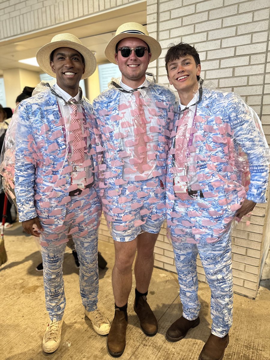 bethharrisap's tweet image. The #vineyardvines fellas