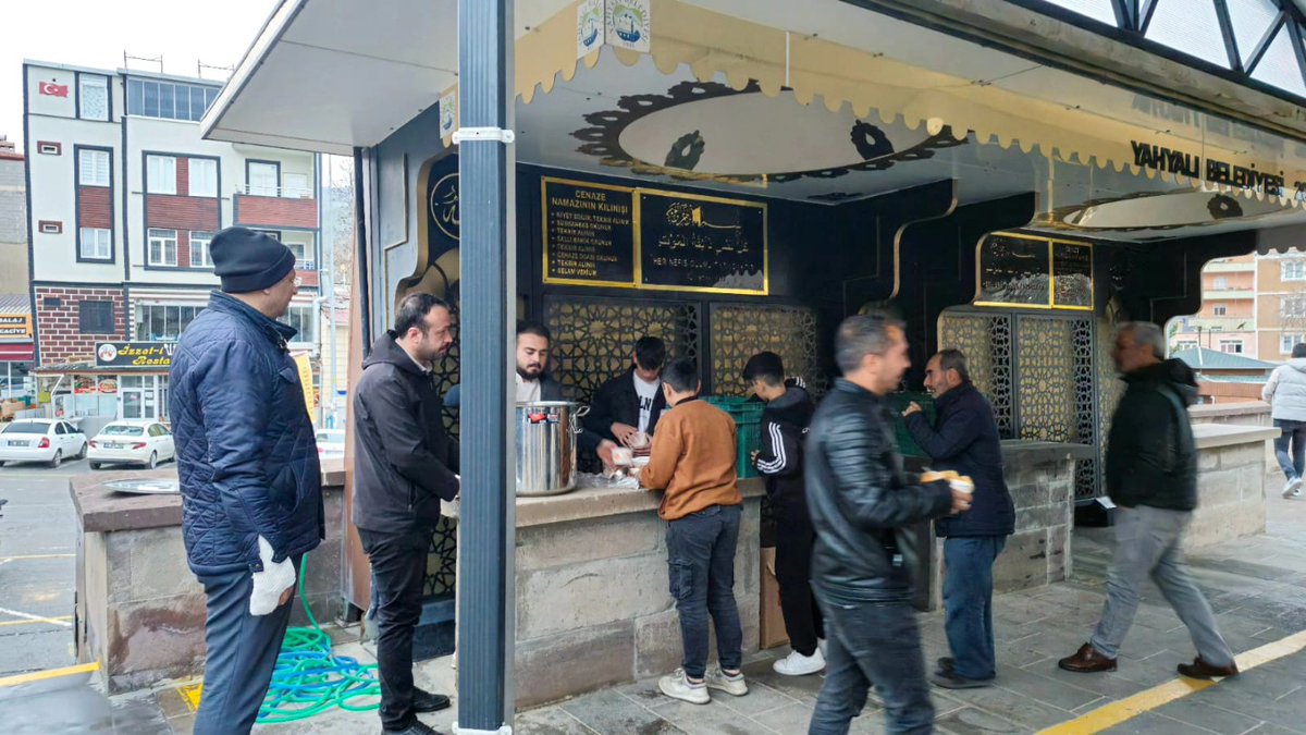 ÇEDES Projesi kapsamında Camikebir Camiinde öğrenciler, veliler ve öğretmenlerin katılımıyla sabah namazı buluşması programı düzenlendi.