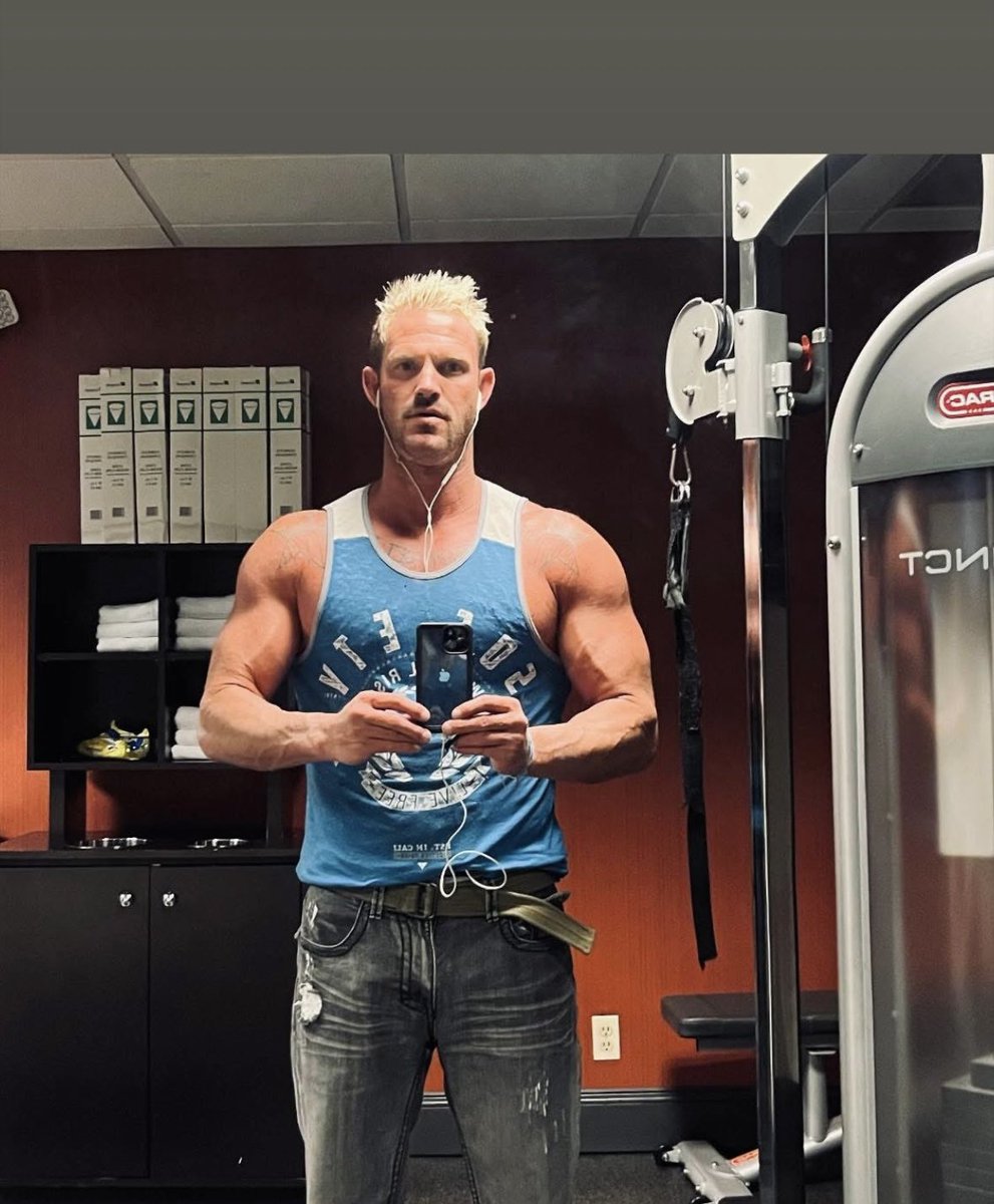 DADDYRyanR's tweet image. I am getting GTL baby GYM, Tan, Liquor Store !!!!! 😂 lol #GETITGOING