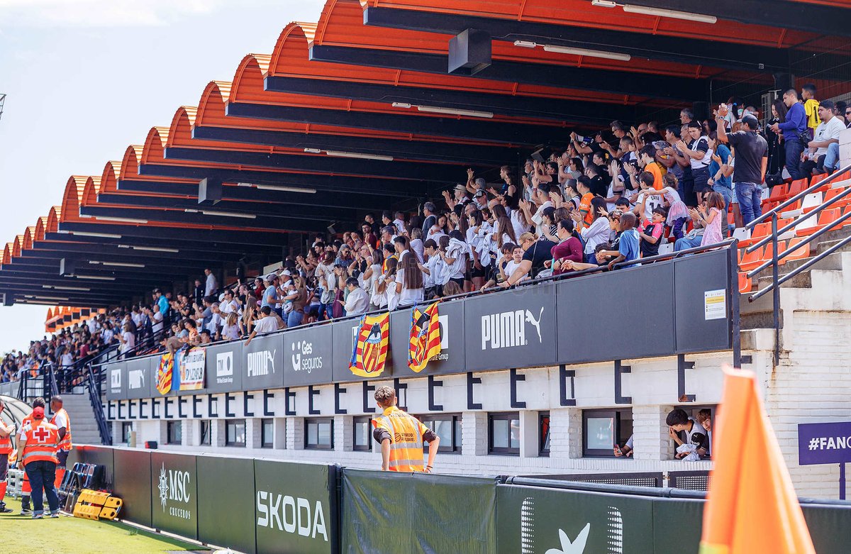 VCF_Femenino's tweet photo. 🧡 Mientras hay vida, trabajo y sentiment hay esperanza

🤝 Somos una, somos todos, somos EQUIPO

🦇 Gràcies, afició!

#VCFfemEibar (2-0)
#ADNVCF | #LigaF https://t.co/Y3lOyNQUwh