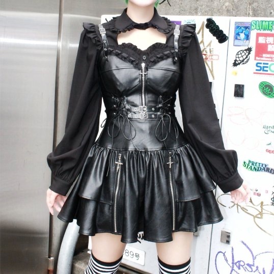 身につけることで今日は完璧な自分！と思える心の鎧となるブランド【IMVAL （インヴァル)】

IMVAL / Leather Dress
qooza.jp/products/detai…

レザーアイテムやたくさんのフリルで、可愛さの中に戦う女の子の強さがコンセプト⚔️🖤