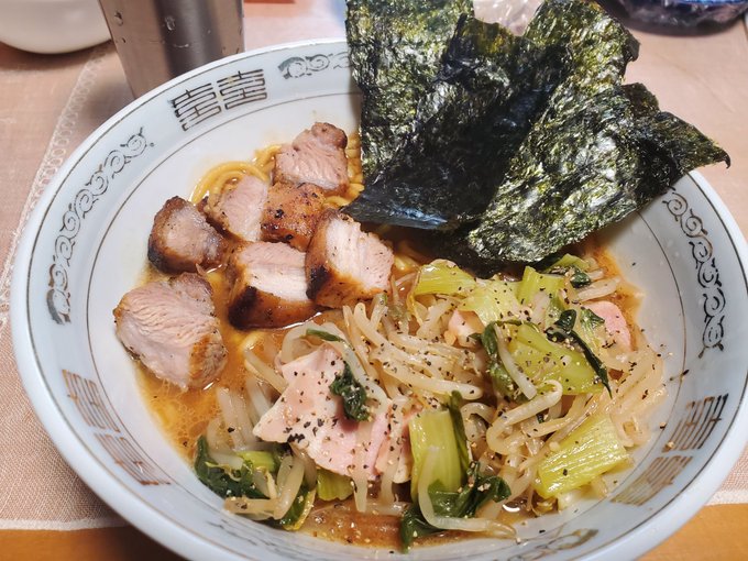 夜中のラーメンは我慢出来ない… 