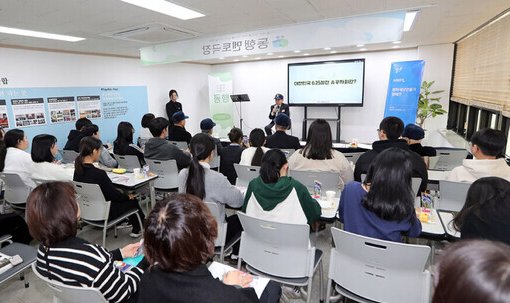 [韩国人李萬熙 和平故事│HWPL 新闻通讯(61)]
连接生命、世代、宗教… HWPL和平成果
vo.la/hWKGtg

#HWPL #和平故事 #李萬熙_代表 #DPCW #和平教育 #manheelee #和平使者 #PEACE_HERO #和平 #和平万国会议 #地球村终止战争和平宣言