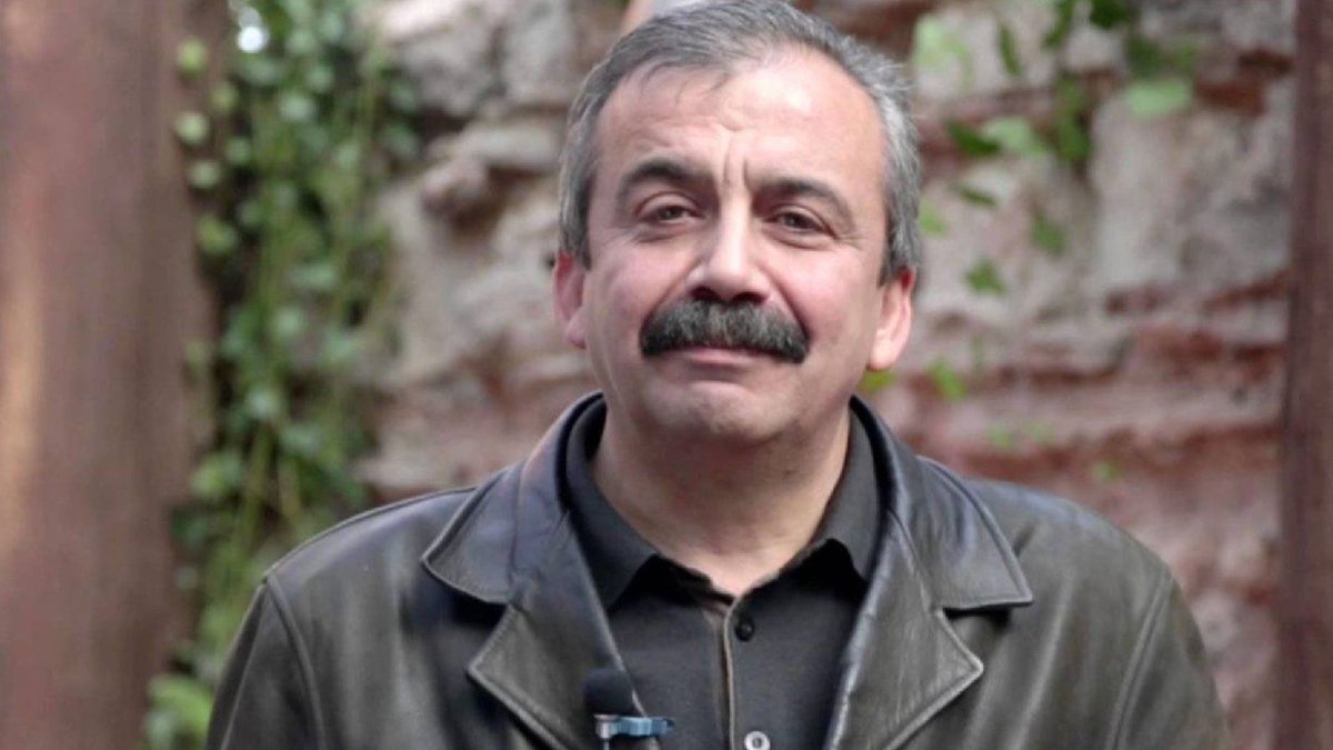 Türkiye siyasetinin ve sanat dünyasının değerli ismi, DEM Parti İstanbul Milletvekili Sırrı Süreyya Önder’in vefatını büyük bir üzüntüyle öğrendim.

Mizahı ve duruşuyla hafızalarımızda yer eden Önder’e Allah’tan rahmet; ailesine, yakınlarına ve sevenlerine başsağlığı diliyorum.