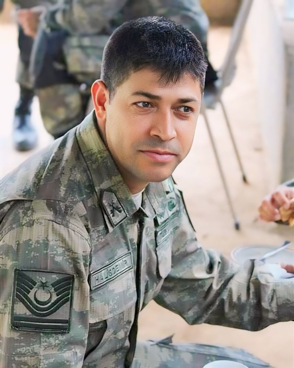 VATAN İÇİN CAN VERENLER ÖLÜMSÜZDÜR!

Şehit Astsubay Kıdemli BAŞÇAVUŞ Ömer Halisdemir.