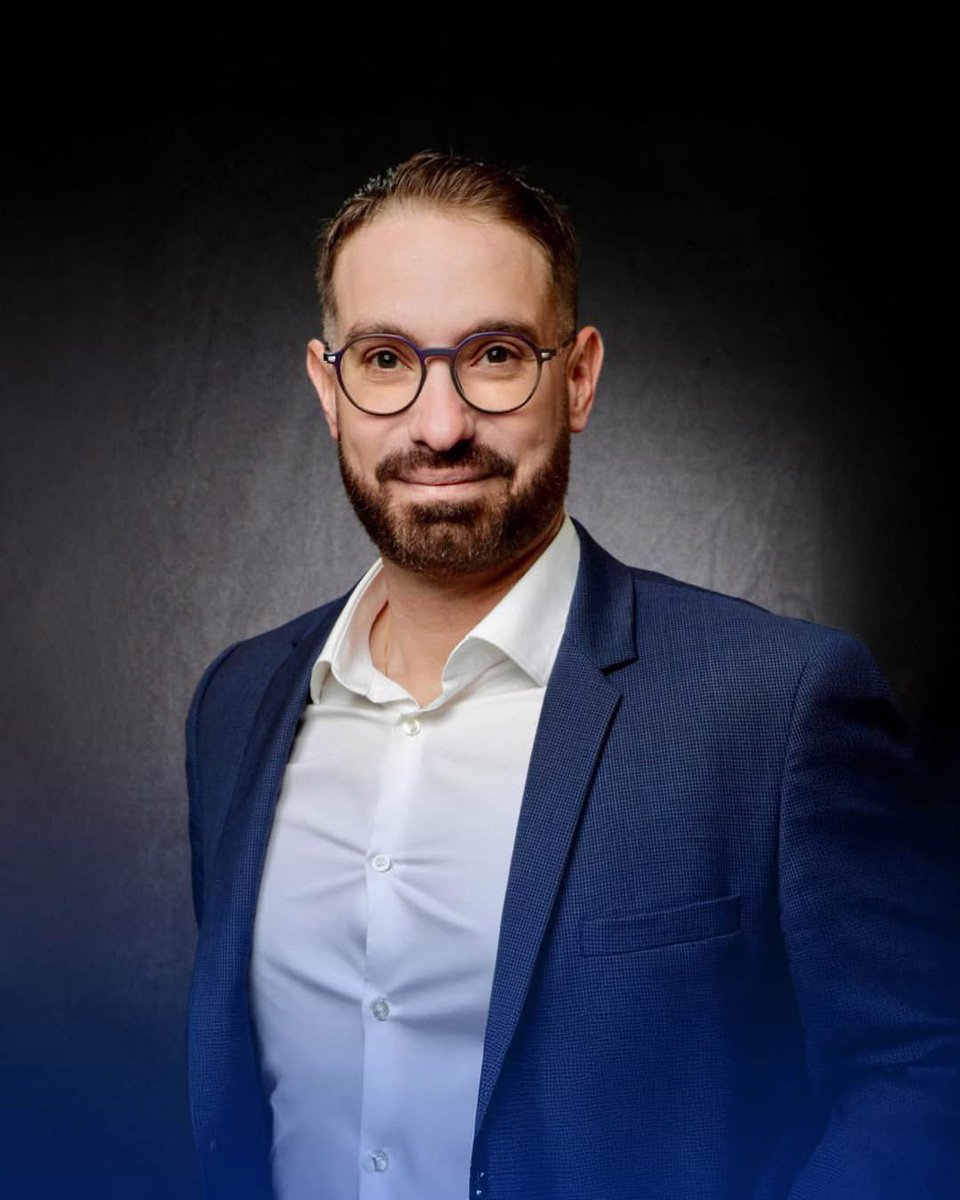 1/

Bienvenue à Jérémy Vitré !

Nous avons la chance et le plaisir d’accueillir Jérémy au poste de Directeur Commercial France !

Avec plus de 20 ans d’expérience dans l’optique, il rejoint l’aventure #LyleOO.

#SanteVisuelle 
#TeleExpertise 
#DesertsMédicaux